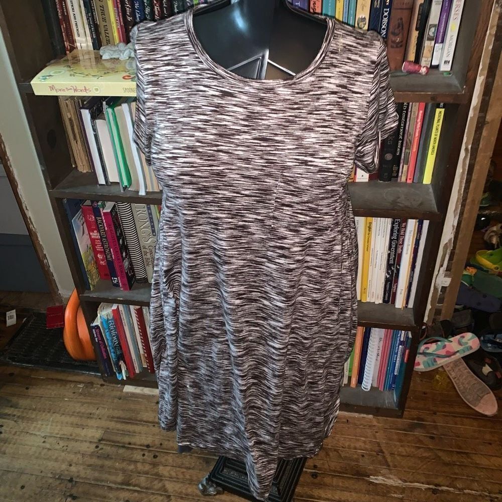 Lularoeโbrown & cream heathered knit travelcore Carly hi-low Sโdress